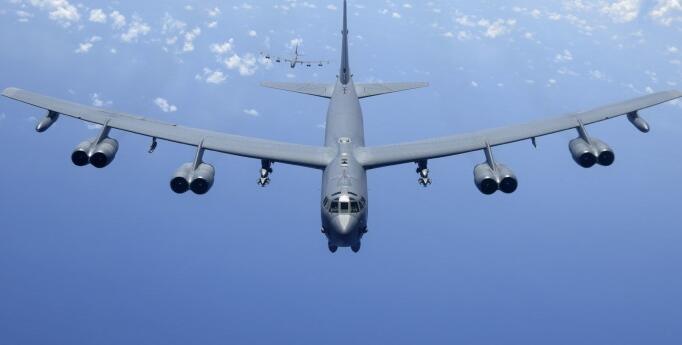 两架B-52再次闯入南海！