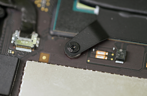 2015款苹果Macbook Pro拆机清灰涂硅脂图文过程!济南磐龙维修 2015款苹果Macbook Pro拆机清灰涂硅脂图文过程!济南磐龙维修