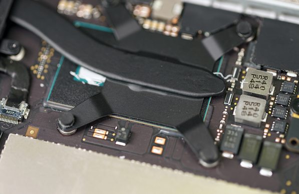 2015款苹果Macbook Pro拆机清灰涂硅脂图文过程!济南磐龙维修 2015款苹果Macbook Pro拆机清灰涂硅脂图文过程!济南磐龙维修