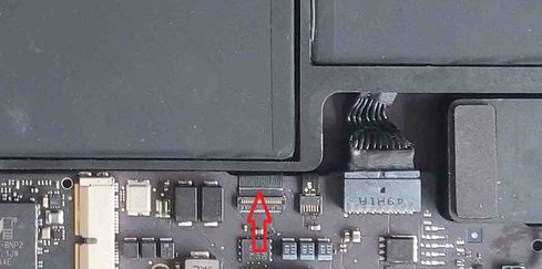 苹果A1466 时开机是不开机（820-00165-A）！济南磐龙苹果笔记本维修