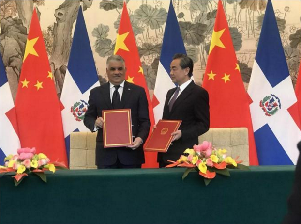 中国和多米尼加建交