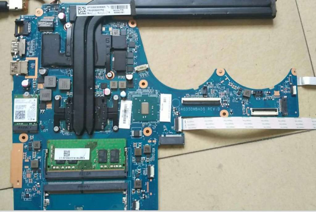 惠普tpn-q173 进水不开机电源灯常亮无反应